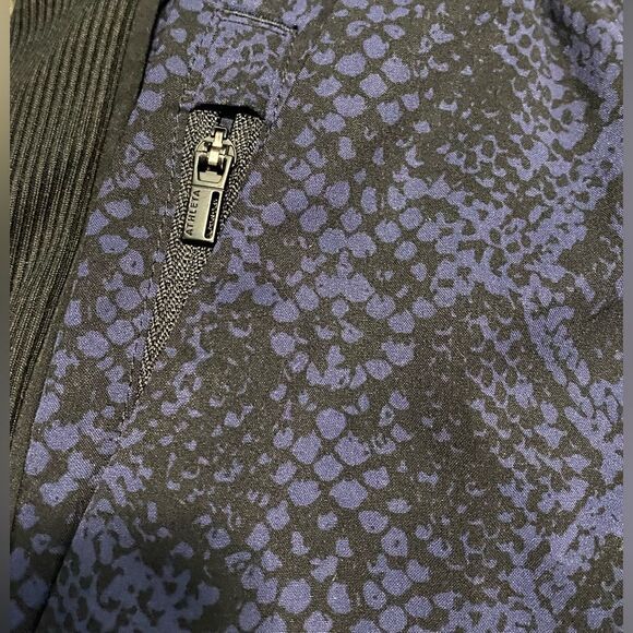 Athleta Printed Brooklyn Jogger in Dress Blue and Black Python Pants 6 - Picture 8 of 14